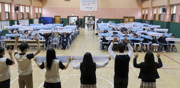 안민석 교육감 1호 결재 '폰프리스쿨'… 설악중·고에서 첫 선포