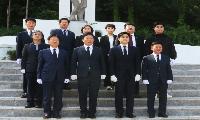 [사진뉴스] 국민의힘 가평 공천자들, 현충탑 참배하며 필승 결의