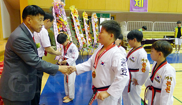 [동영상]가평군연합회장배 태권도대회 선수440명 기량 선뵈